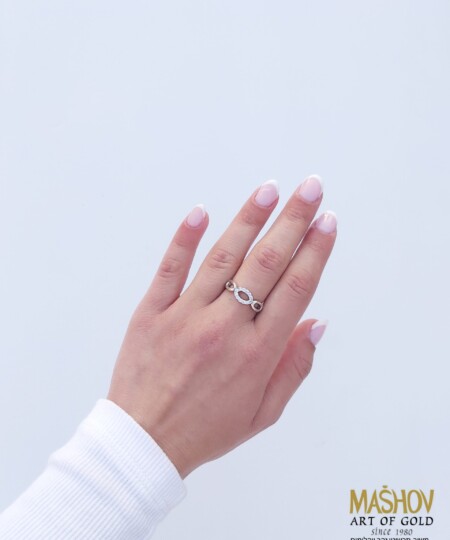 טבעת אובלית משובצת